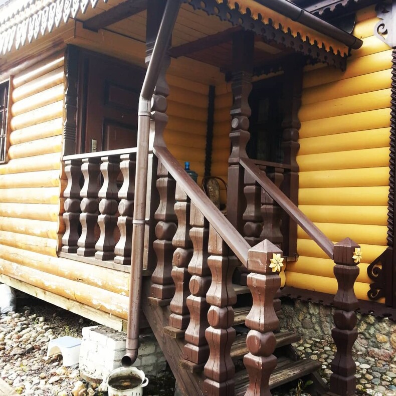 Резное крыльцо